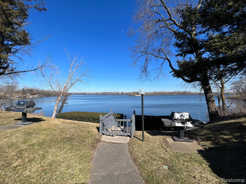 9663 BAYVIEW Drive, #311, Ypsilanti, MI 48197 — Photo 3