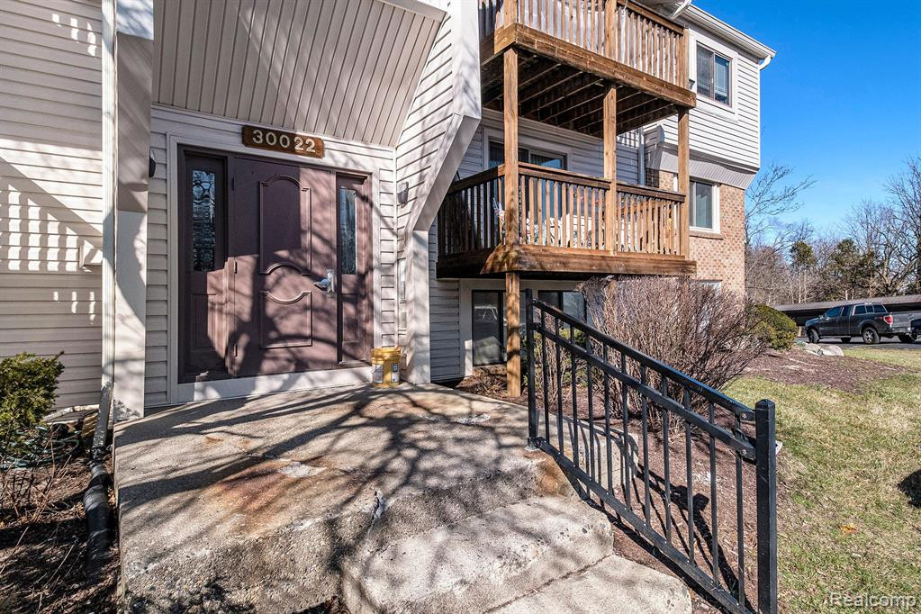 30022 W 12 MILE Road, 2, Farmington Hills, MI 48334 — Photo 2