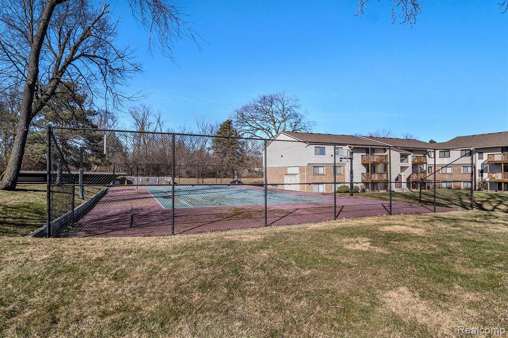 30022 W 12 MILE Road, 2, Farmington Hills, MI 48334 — Photo 14