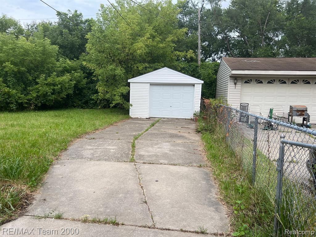 8090 MINOCK Street, Detroit, MI 48228 — Photo 5