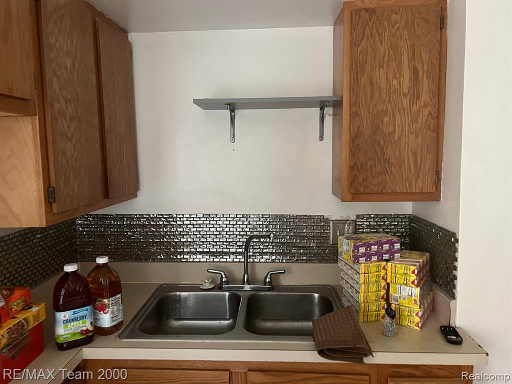8090 MINOCK Street, Detroit, MI 48228 — Photo 17