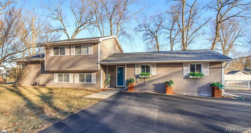 1700 LADD Road, Wolverine Lake, MI 48390 — front exterior