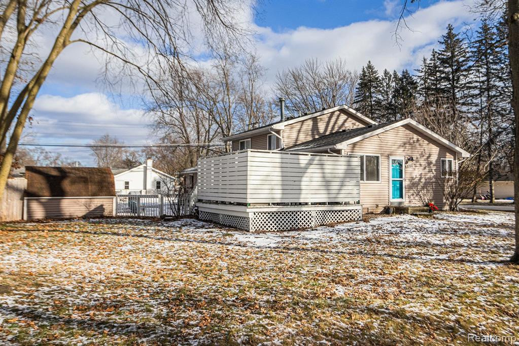 1700 LADD Road, Wolverine Lake, MI 48390 — Photo 15