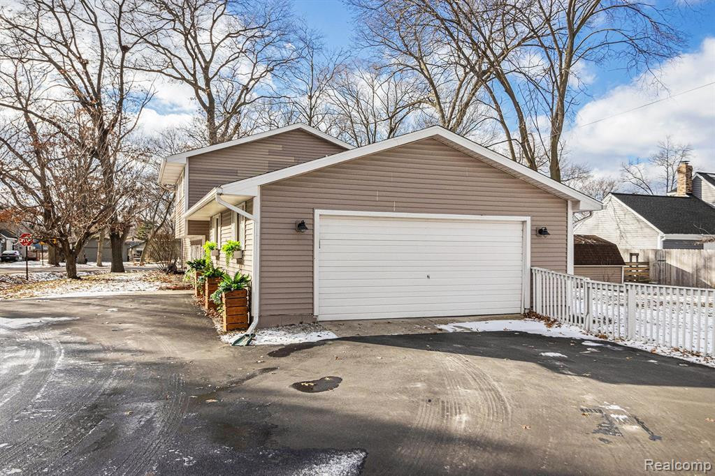 1700 LADD Road, Wolverine Lake, MI 48390 — Photo 16