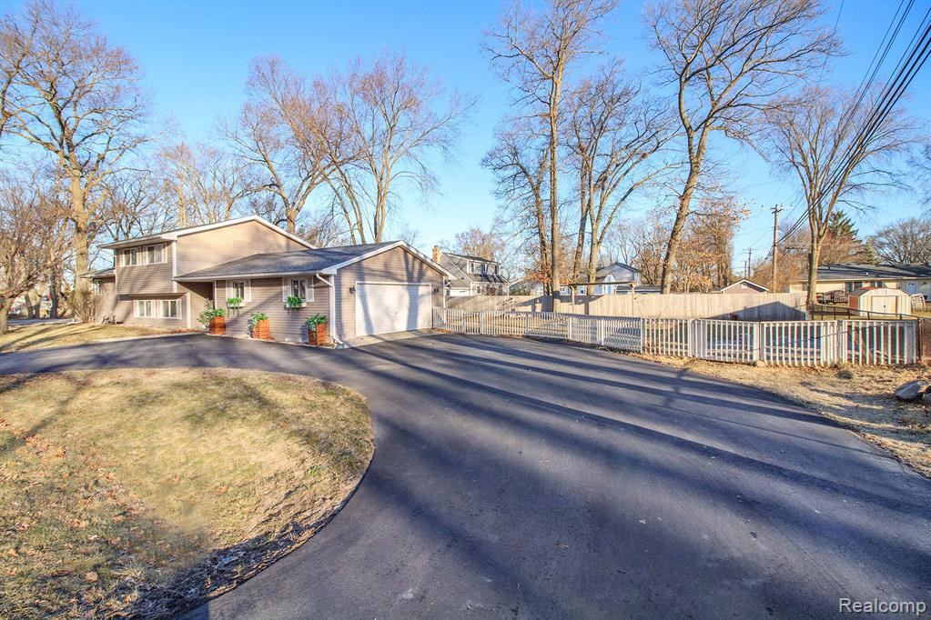 1700 LADD Road, Wolverine Lake, MI 48390 — Photo 22