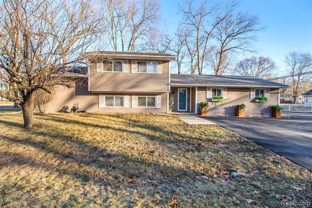 1700 LADD Road, Wolverine Lake, MI 48390 — Photo 23