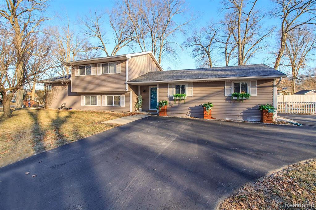 1700 LADD Road, Wolverine Lake, MI 48390 — Photo 25