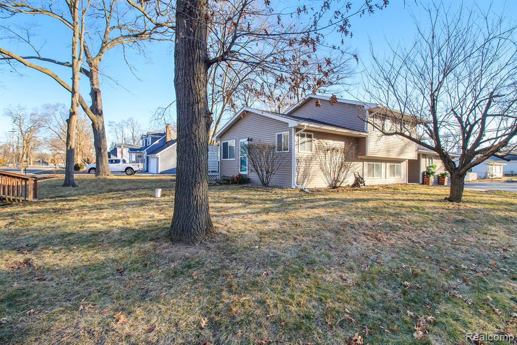 1700 LADD Road, Wolverine Lake, MI 48390 — Photo 27