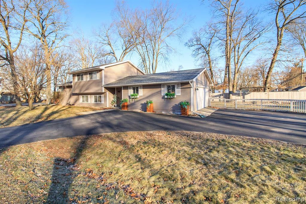 1700 LADD Road, Wolverine Lake, MI 48390 — Photo 28