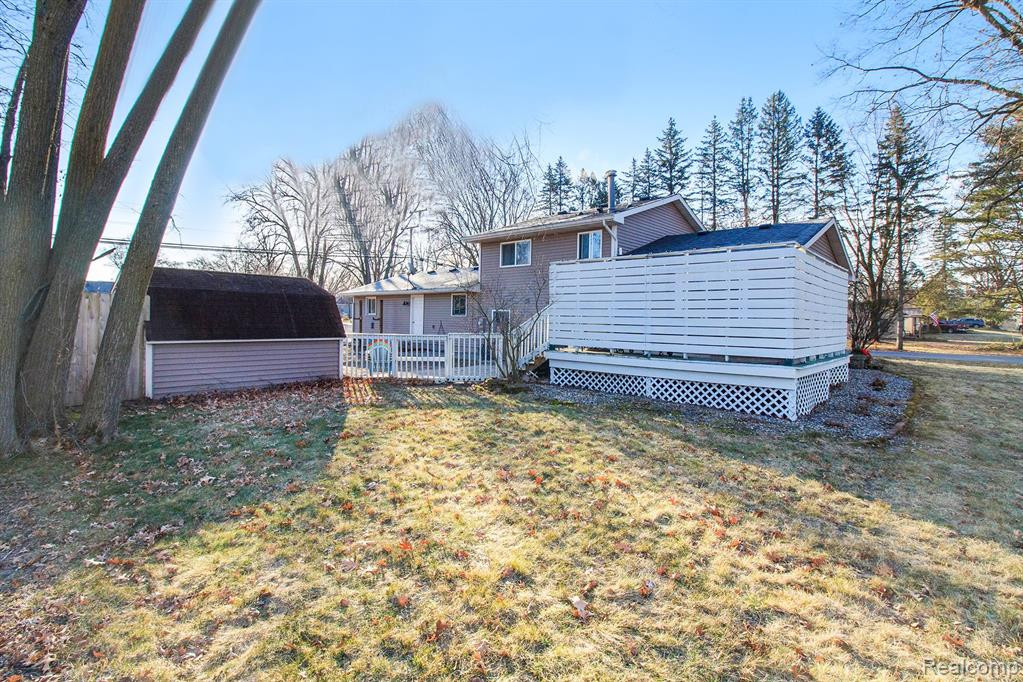 1700 LADD Road, Wolverine Lake, MI 48390 — Photo 29
