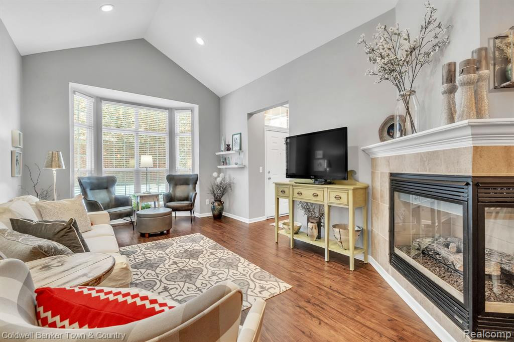 2105 CAMERON Circle, Walled Lake, MI 48390 — Photo 3