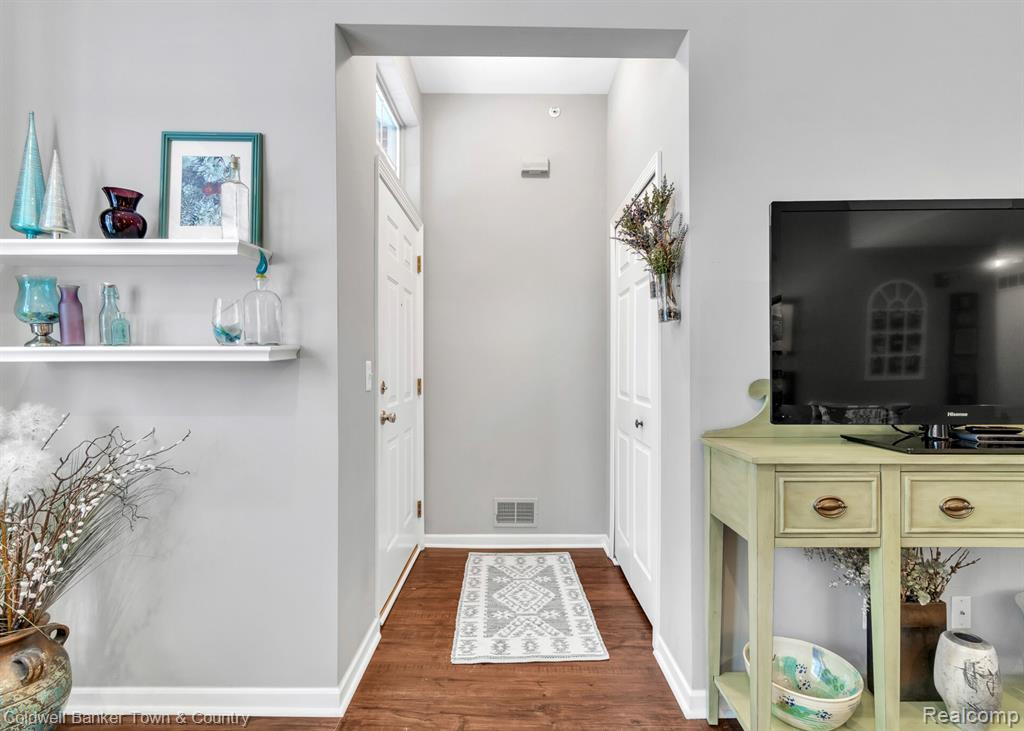 2105 CAMERON Circle, Walled Lake, MI 48390 — Photo 4
