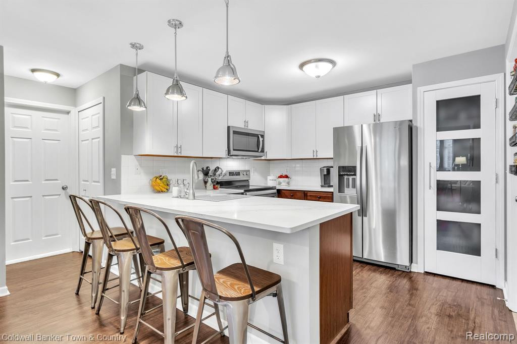 2105 CAMERON Circle, Walled Lake, MI 48390 — Photo 11