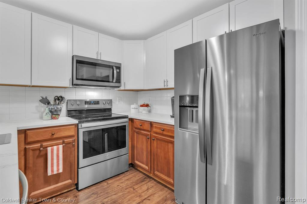 2105 CAMERON Circle, Walled Lake, MI 48390 — Photo 14