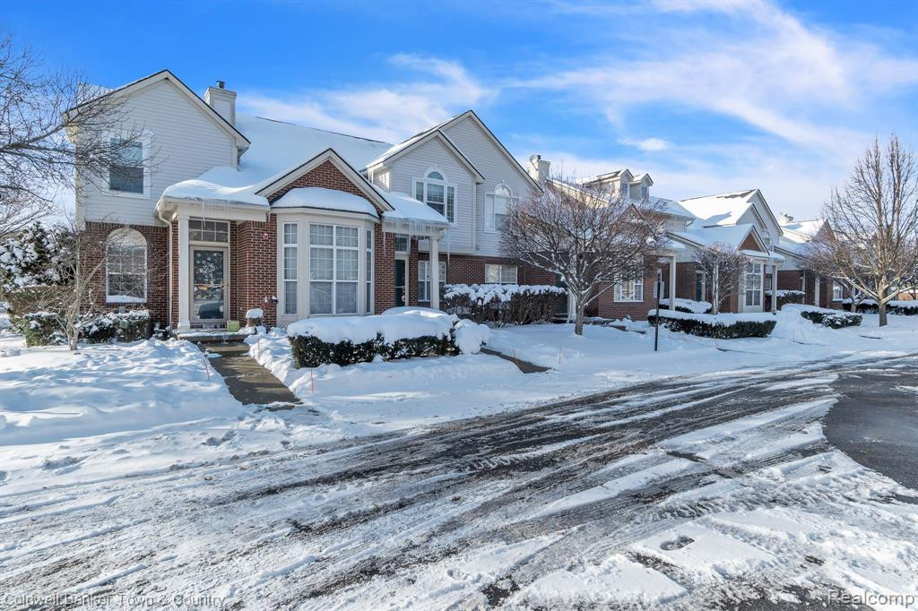 2105 CAMERON Circle, Walled Lake, MI 48390 — Photo 31