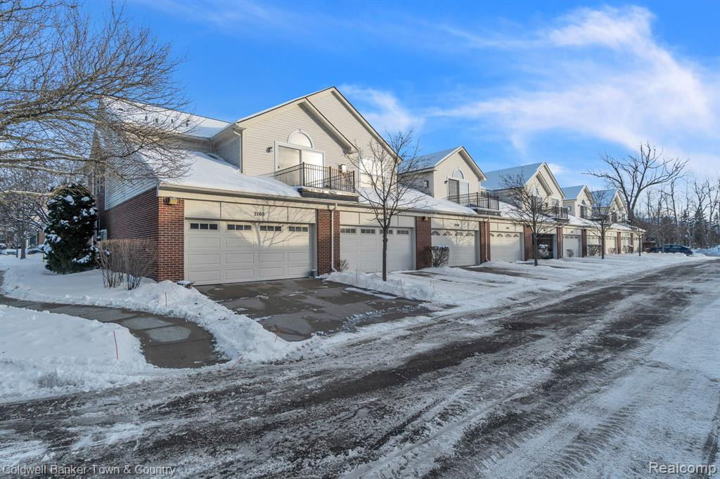 2105 CAMERON Circle, Walled Lake, MI 48390 — Photo 32