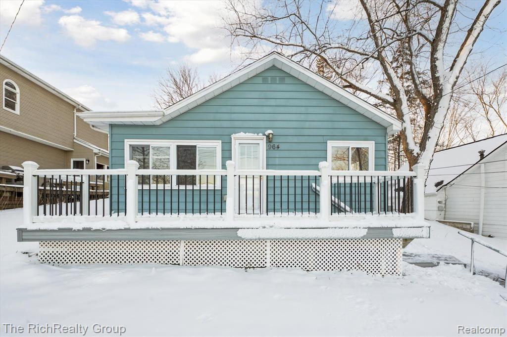 964 SUNRISE PARK Street, Howell, MI 48843 — front exterior
