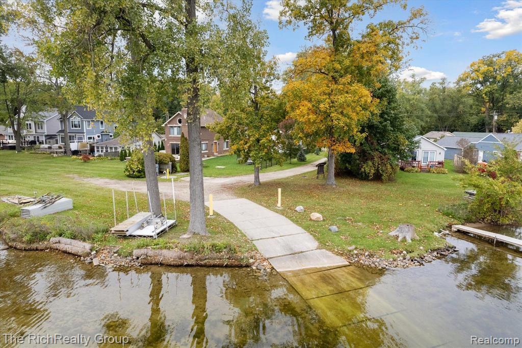964 SUNRISE PARK Street, Howell, MI 48843 — Photo 35