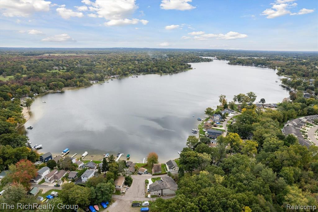 964 SUNRISE PARK Street, Howell, MI 48843 — Photo 38