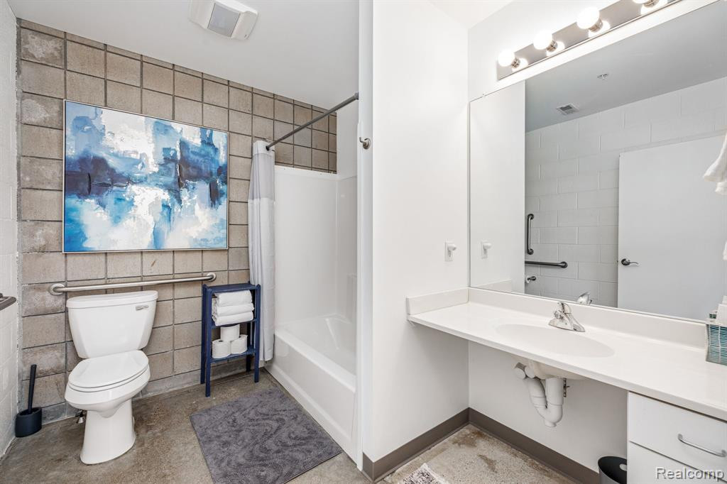 710 CENTRE Street, 101, Traverse City, MI 49686 — Photo 13