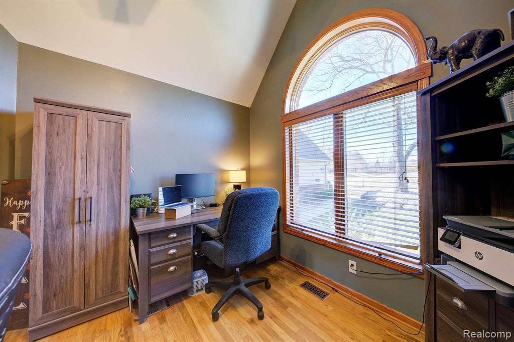 4414 Creekview Drive, Howell, MI 48843 — Photo 10