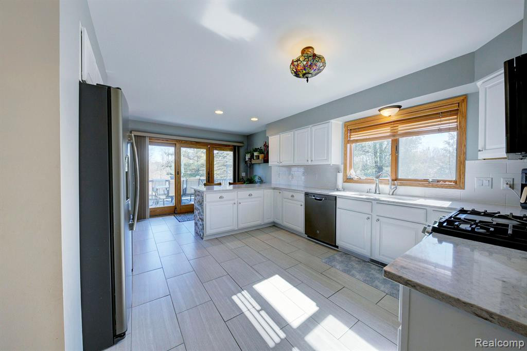 4414 Creekview Drive, Howell, MI 48843 — Photo 16