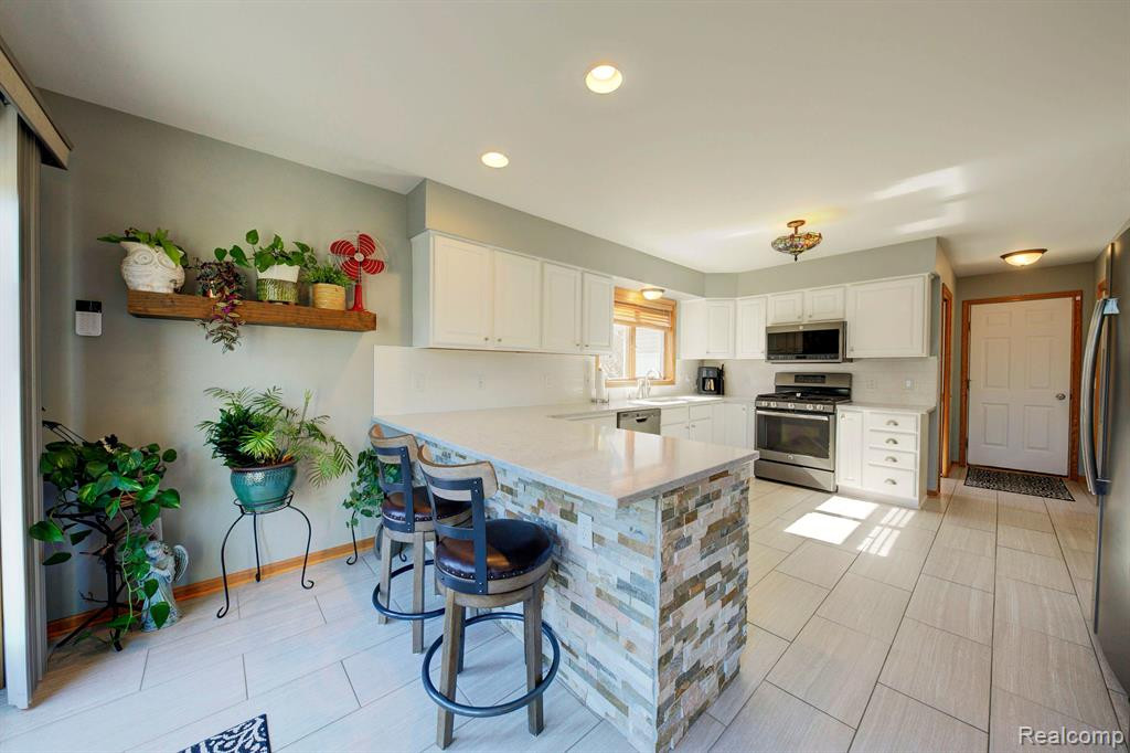4414 Creekview Drive, Howell, MI 48843 — Photo 19