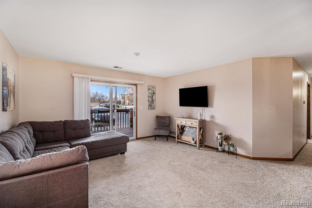 1225 Harbour Drive, 28, Trenton, MI 48183 — Photo 5