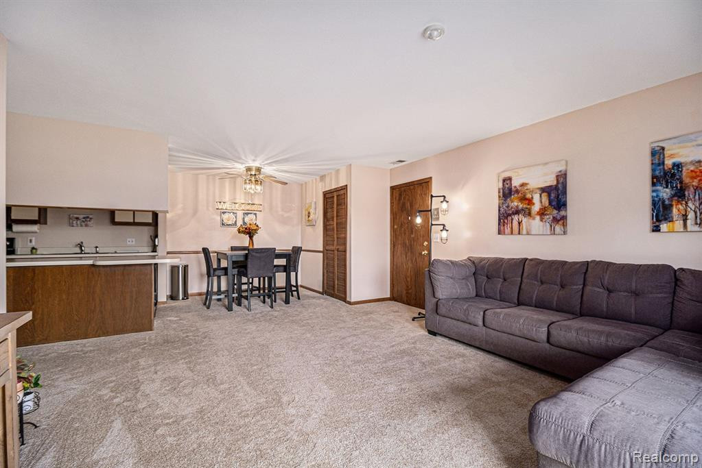 1225 Harbour Drive, 28, Trenton, MI 48183 — Photo 7
