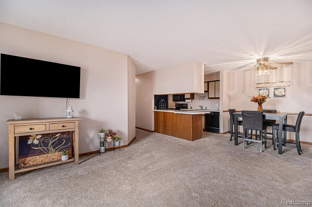 1225 Harbour Drive, 28, Trenton, MI 48183 — Photo 8