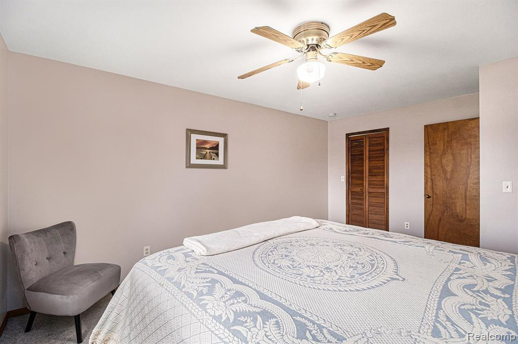 1225 Harbour Drive, 28, Trenton, MI 48183 — Photo 17