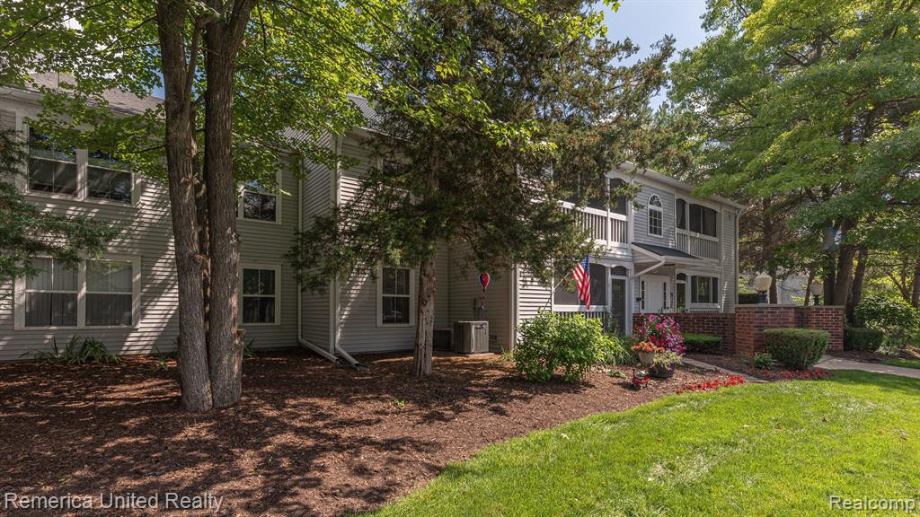 1217 CURZON Court, 201, Howell, MI 48843 — Photo 2