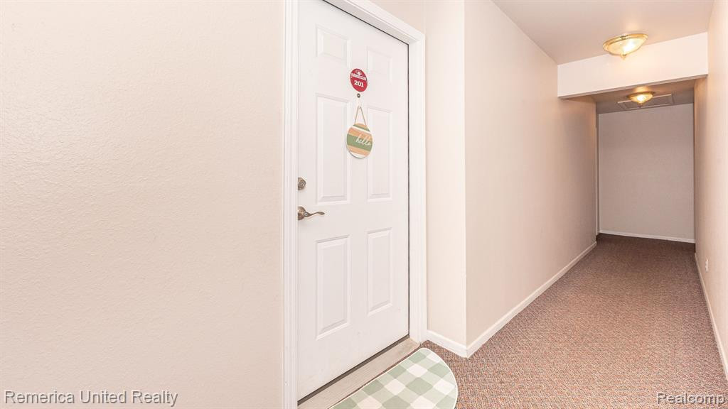 1217 CURZON Court, 201, Howell, MI 48843 — Photo 4