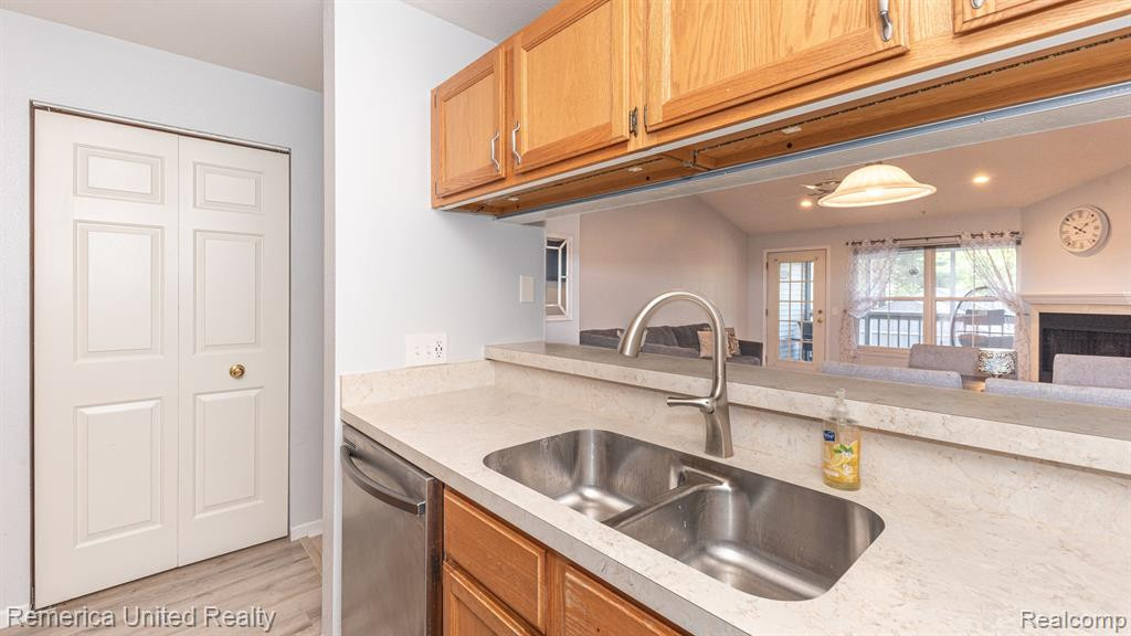 1217 CURZON Court, 201, Howell, MI 48843 — Photo 5