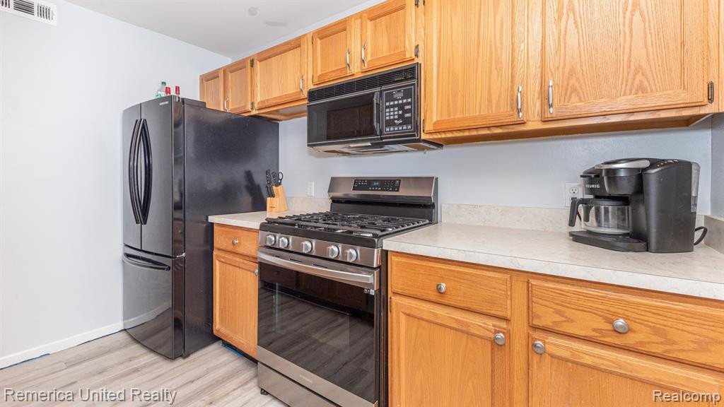 1217 CURZON Court, 201, Howell, MI 48843 — Photo 7