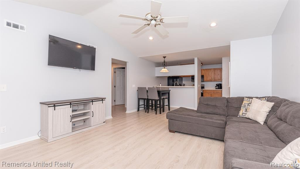 1217 CURZON Court, 201, Howell, MI 48843 — Photo 11