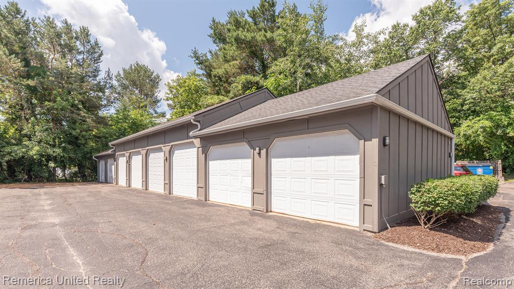 1217 CURZON Court, 201, Howell, MI 48843 — Photo 25