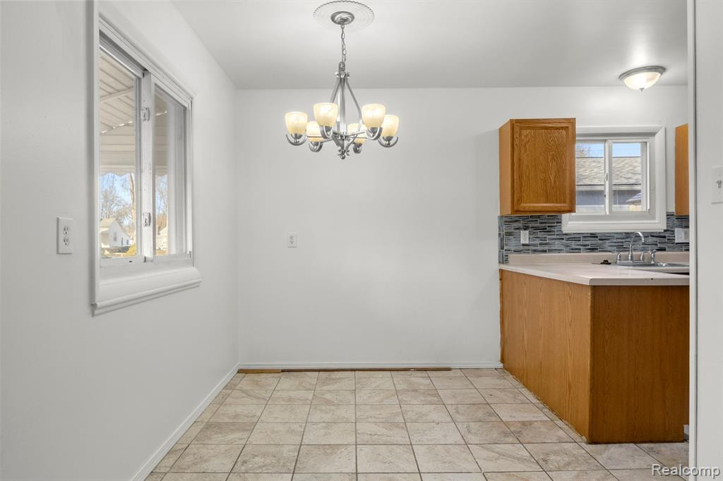 4925 HAZEL Street, Dearborn Heights, MI 48125 — Photo 10