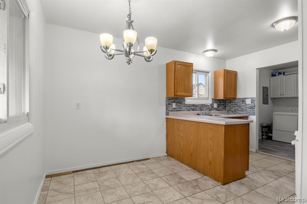 4925 HAZEL Street, Dearborn Heights, MI 48125 — Photo 11