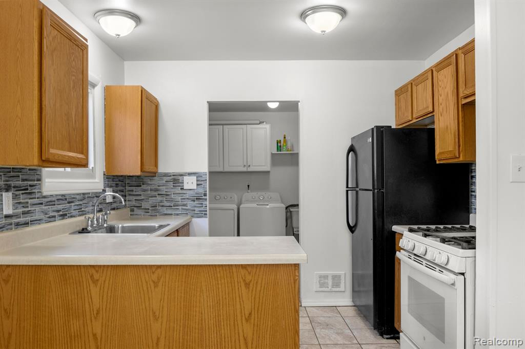 4925 HAZEL Street, Dearborn Heights, MI 48125 — Photo 13