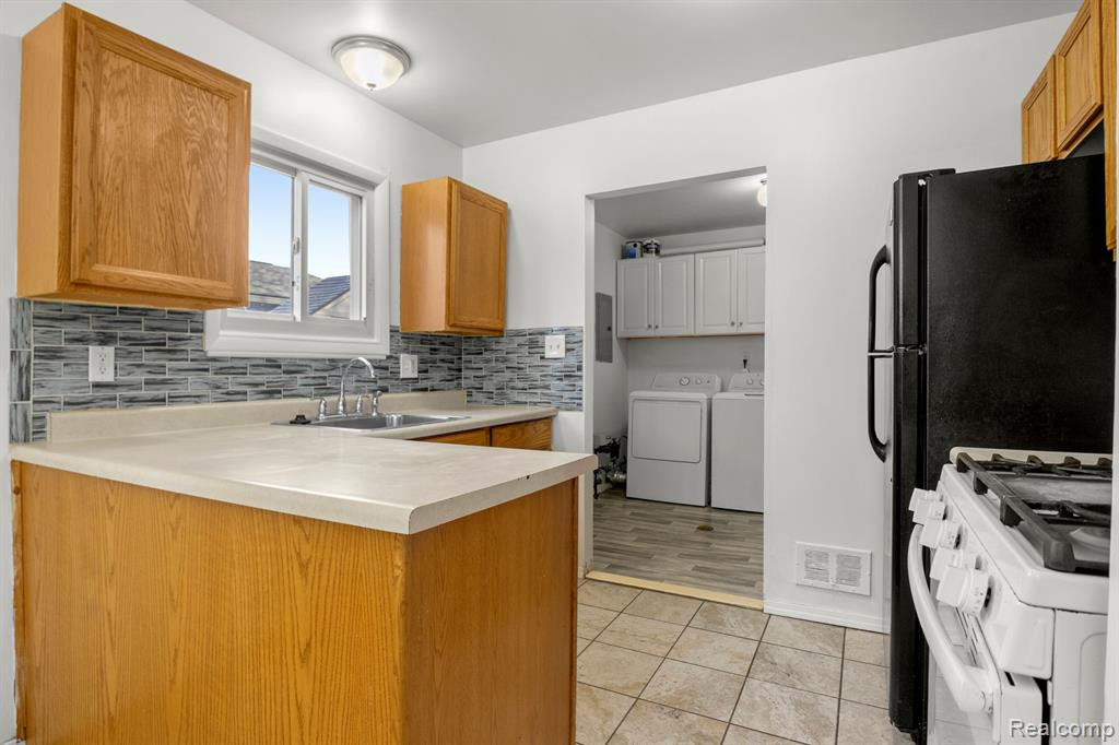 4925 HAZEL Street, Dearborn Heights, MI 48125 — Photo 14