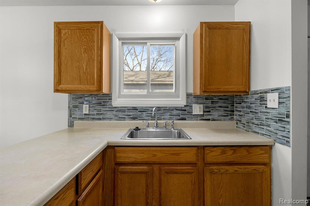 4925 HAZEL Street, Dearborn Heights, MI 48125 — Photo 15