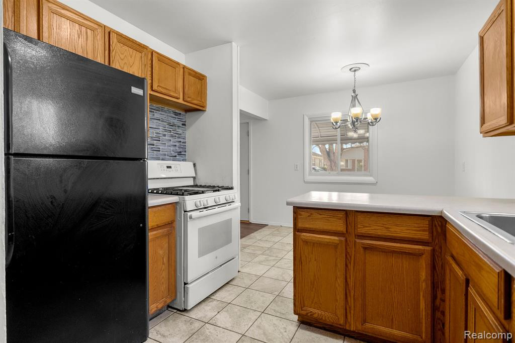 4925 HAZEL Street, Dearborn Heights, MI 48125 — Photo 18