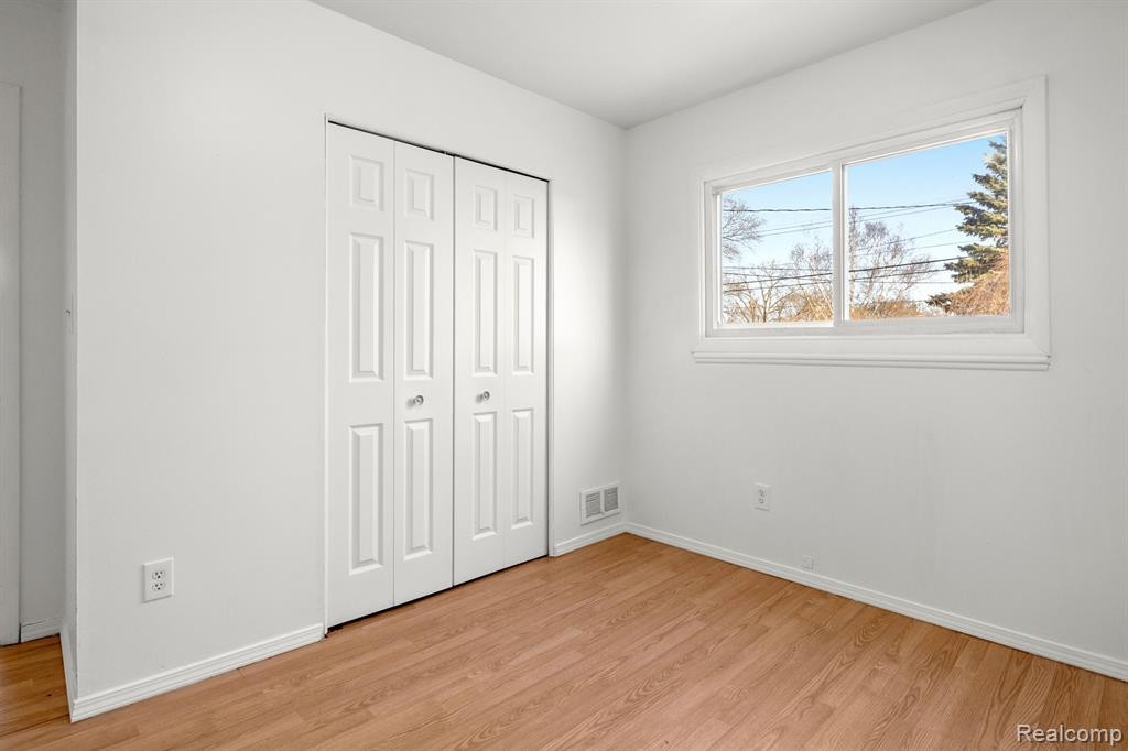 4925 HAZEL Street, Dearborn Heights, MI 48125 — Photo 27
