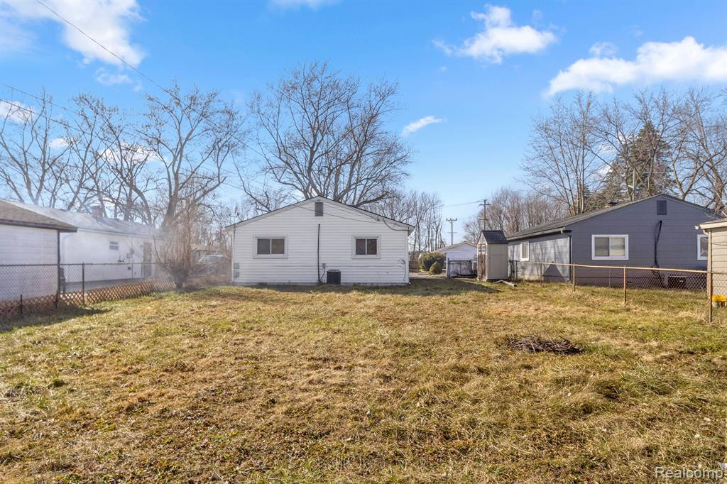 4925 HAZEL Street, Dearborn Heights, MI 48125 — Photo 32