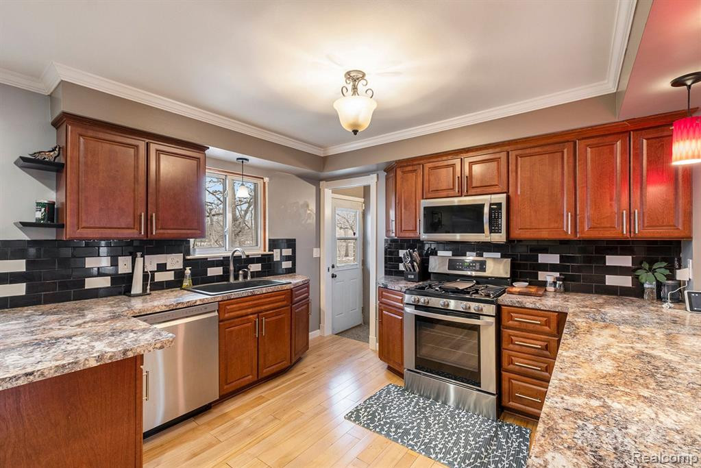 6594 BERRYWOOD Drive, Brighton, MI 48116 — Photo 12