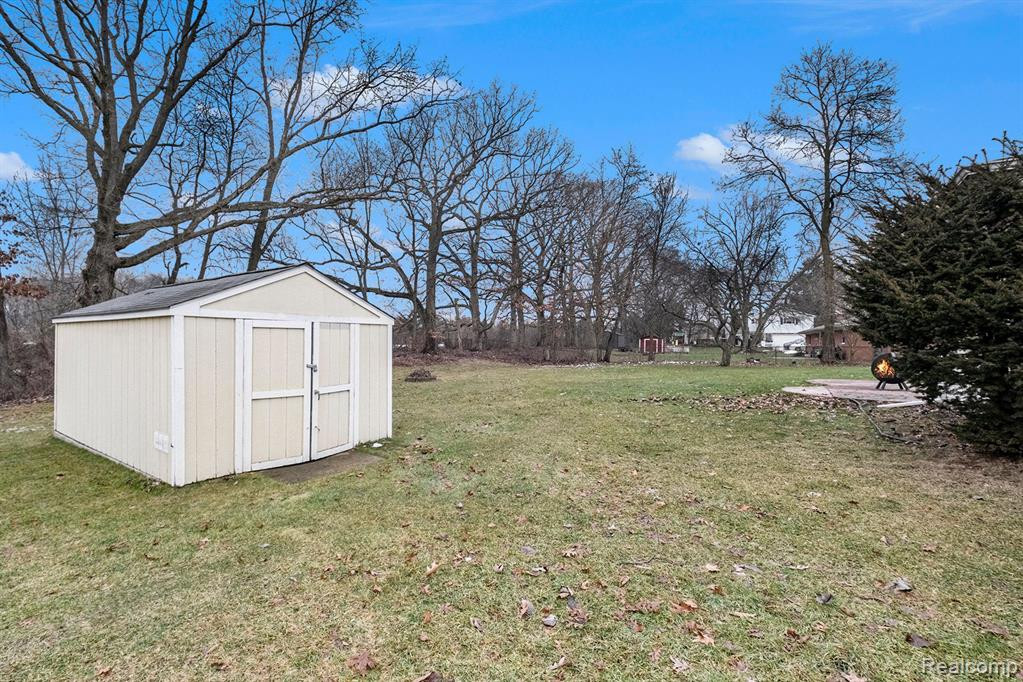 6594 BERRYWOOD Drive, Brighton, MI 48116 — Photo 28