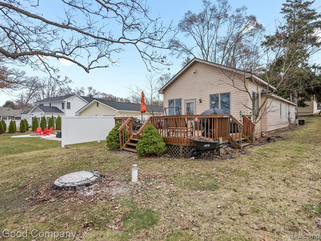 8994 RUSHSIDE Drive, Pinckney, MI 48169 — Photo 2