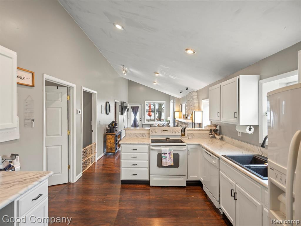 8994 RUSHSIDE Drive, Pinckney, MI 48169 — Photo 7