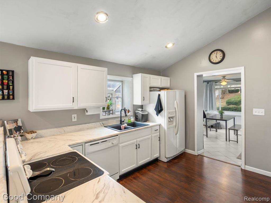 8994 RUSHSIDE Drive, Pinckney, MI 48169 — Photo 9